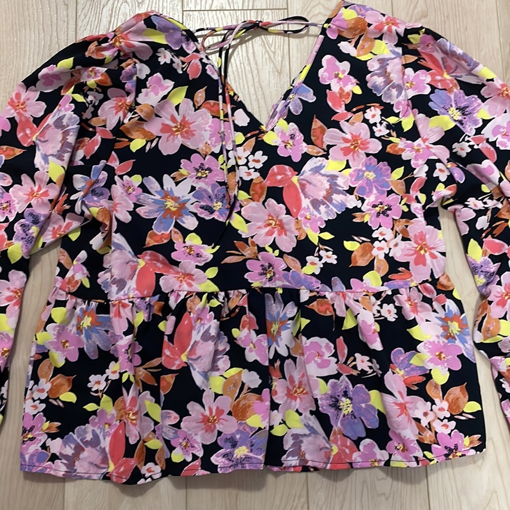NWT Vero Moda Floral V-Neck Blouse - Picture 6 of 12